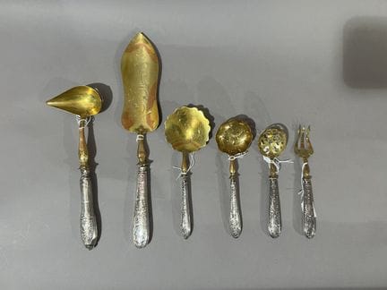 JUEGO DE SEIS PIEZAS DE Vajilla con mangos de plat