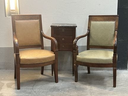 Mahogany armchair with curved armrests, Louis XVI-