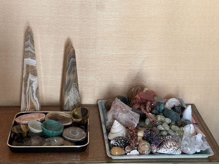 SET OF HARD STONES including obelisks, grapes, fru