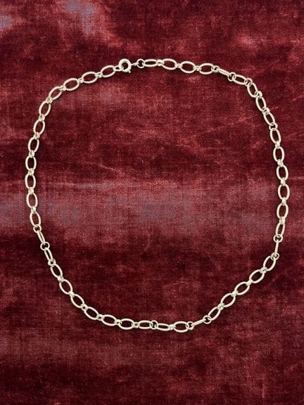 COLLAR de oro amarillo de 750 milésimas. 
Peso: 12
