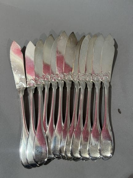 DOCE CUCHILLOS PARA PESCADO de plata. 
Punzón: Min