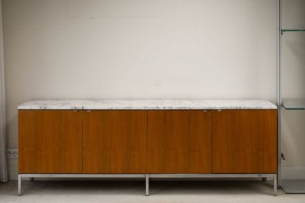 弗洛伦斯·诺尔（Florence KNOLL，1917-2019）为诺尔国际（KNOLL INTER