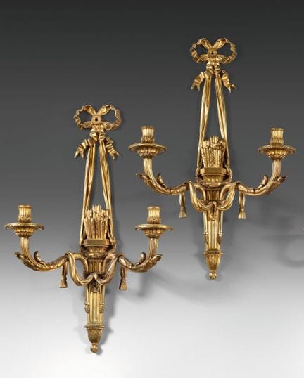 Coppia di grandi applique in bronzo dorato con due