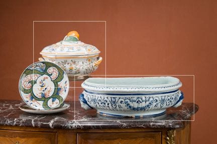 Zuppiera ovale in maiolica con decorazione policro