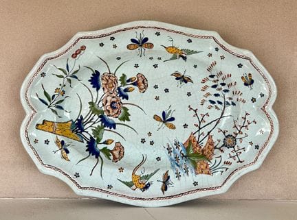 Oval earthenware dish with a decorative border fea