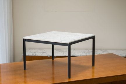 归因于弗洛伦斯·诺尔（Florence KNOLL，1917-2019）
方形桌面茶几，T-Angl