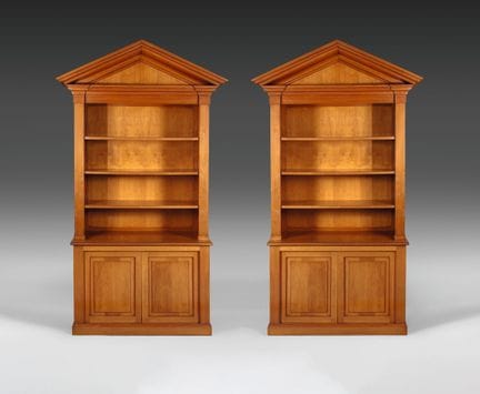 Coppia di librerie a due corpi in ciliegio modanat