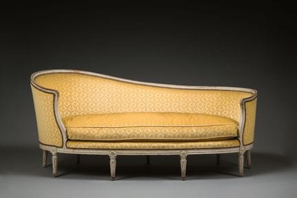 Gondola-style chaise longue with an asymmetrical b