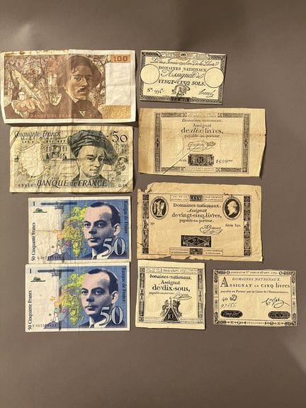 Set mit 88 Banknoten im Wert von 5 F bis 500 F aus