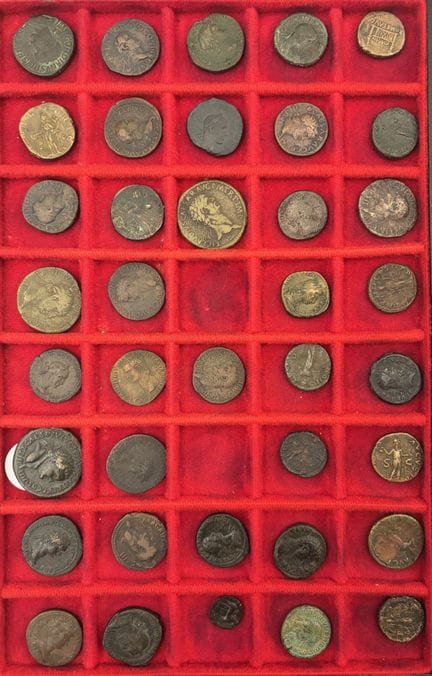 Set of 105 sesterces, medium-sized bronze coins, s