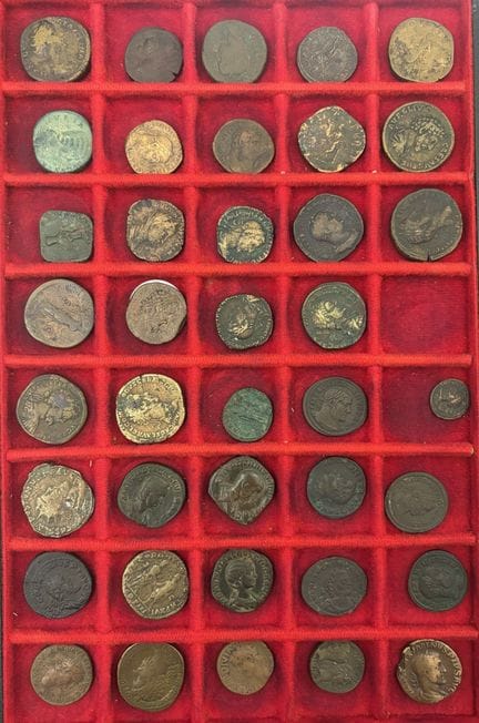 Set of 117 sesterces, medium-sized bronze coins, f