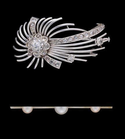Schmuck.
Schmuckstücke: Set bestehend aus einer Br