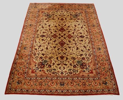 Signed Isfahan rug.
Dimensions: 350 x 252 cm.