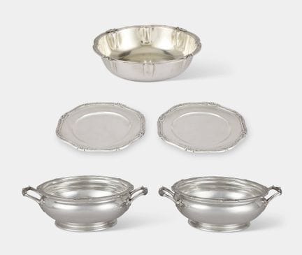 Stylish.
Silverware: Set consisting of two vegetab