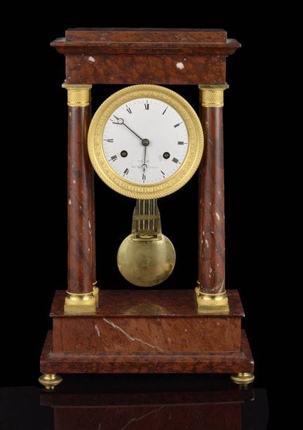 Sézille, de la época del Imperio.
Relojería: Reloj