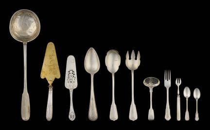 19世纪的作品，包括沃尔弗斯（Wolfers）品牌。
银器：一套包含一个礼盒，内含十八把刻有800/