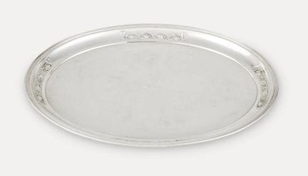 Louis XVI style.
Silverware: Oval-shaped tray in c
