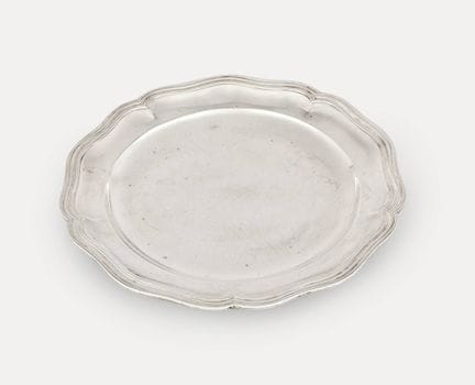 18th-century French work.
Silverware: Louis XV-sty