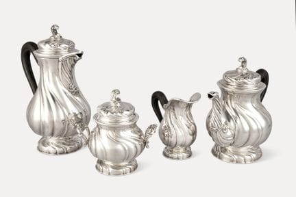Louis XV style.
Silverware: Chiseled, fluted silve