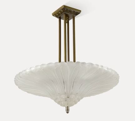 Opera francese in stile Art Déco.
Lampadario: lamp