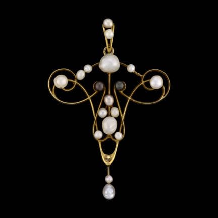 De la época del Art Nouveau.
Joyas: Colgante de or