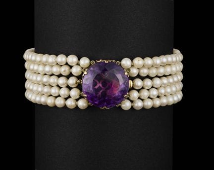 Joyería.
Pieza: Collar «collar corto» con cinco hi