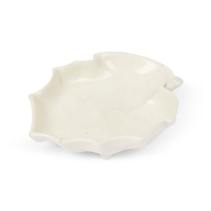 PLATO CHINO DE DEHUA CON FORMA DE HOJA
