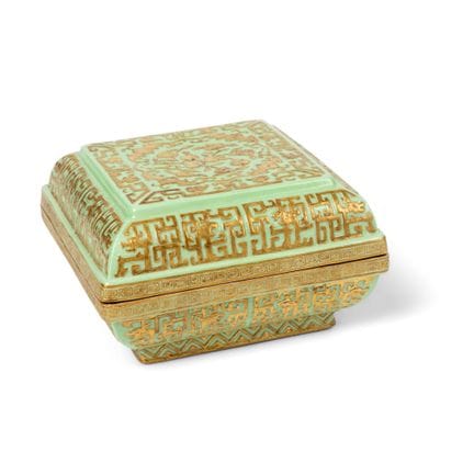 CAJA Y TAPA CHINAS MOLDEADAS, DE FONDO VERDE Y DEC