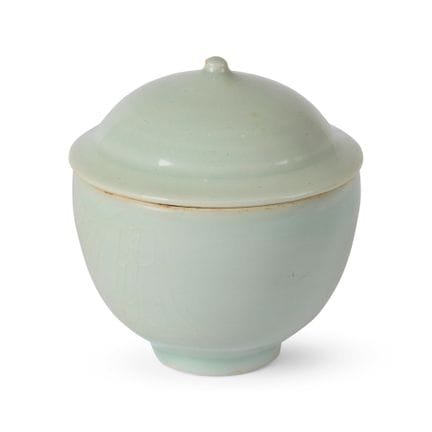 JARRA CHINA CON ESMALTE QINGBAI Y TAPA