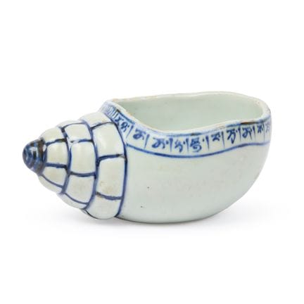 青花题字海螺形器皿