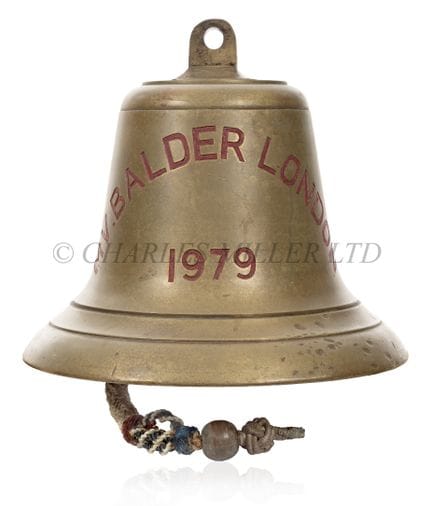 UNE CLOCHE DE NAVIRE PROVENANT DU M.V. BALDER, NAV