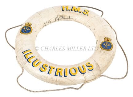 UNE BUOY DE PASSAGE PERRY POUR LE PORTE-AVIONS DE 