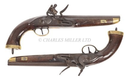 PAIRE DE PISTOLETS DE MARINE BELGES À CHAÎNE, VERS