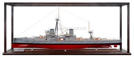 UNE MAQUETTE FINE ET DETAILLEE A L'ECHELLE 1:100 D