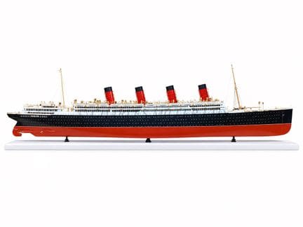 A FINE BUILDER'S-STYLE 1:135 SCALE MODEL OF CUNARD