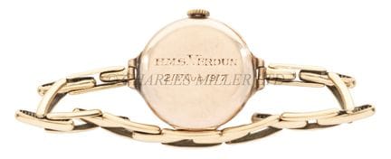 1917年为英国皇家海军“凡尔登”号驱逐舰下水仪式而制作的女士金质鸡尾酒腕表

22毫米米色表盘，配