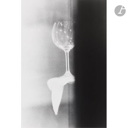 Ralph Gibson (1939) 
Ohne Titel [Glas], aus der Se