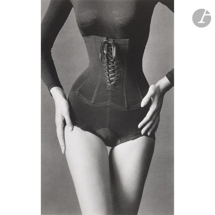 Jeanloup Sieff (1933–2000) 
Korsett. New York, 196