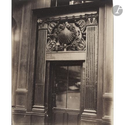 Eugène Atget (1857–1927)
Schild „À la Coquille d’O
