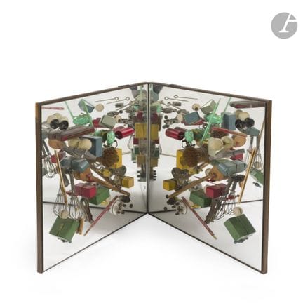 Daniel SPOERRI (1930–2024)
Spiegelobjekt, 1964
Ass