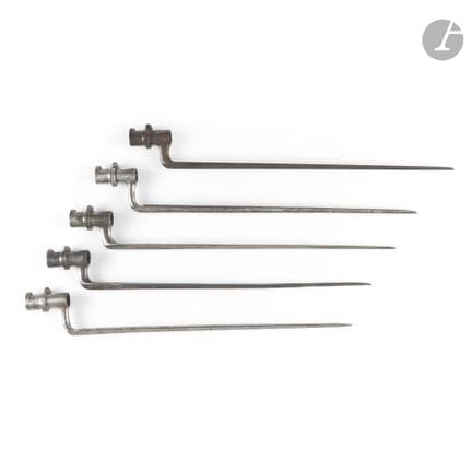 Ensemble de cinq baïonnettes type 1822 et type 184