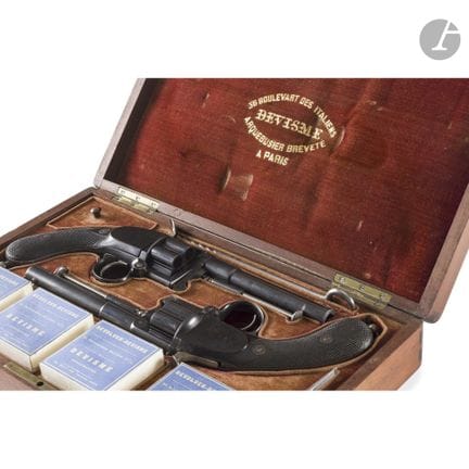 Raro cofanetto per revolver Devisme.
In legno di n
