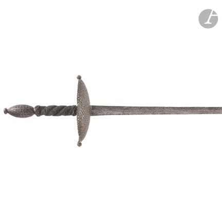 Épée de duel.
Monture en fer. Fusée en bois filigr