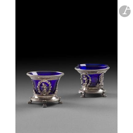 PARÍS 1819 - 1838
Par de saleros de plata con sus 