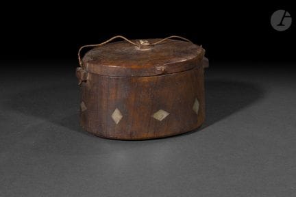 Fishing box with mother-of-pearl inlays, Palau Arc