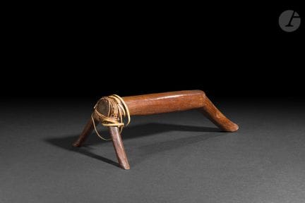 Nackenstütze, Insel Rennell
Länge: 33 cm
Holz und 