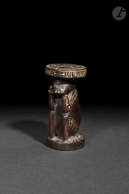 Anthropomorphe Statuette, Region Massim, Papua-Neu