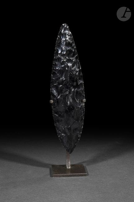 "Bay Leaf" Obsidian Knife, Mexico
19th century
Hei