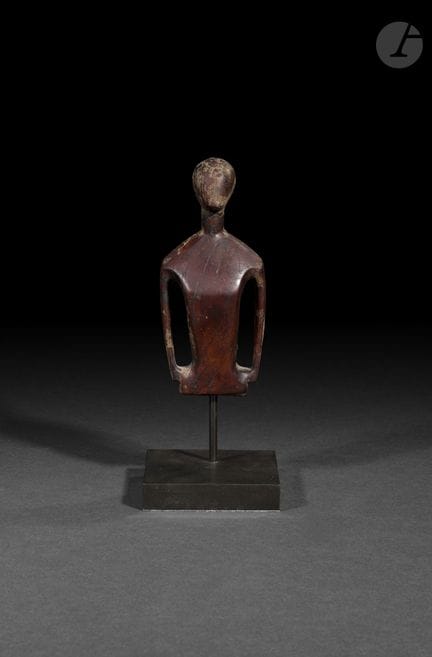 Nukuoro-style statuette, Micronesia
Height: 14 cm
