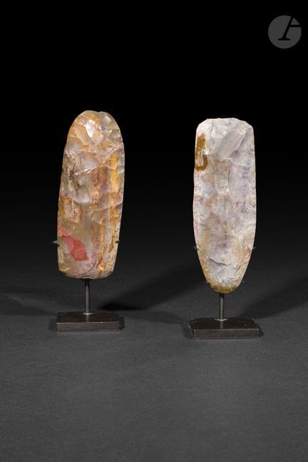Two polished, flaked axes
Flint. Flakes.
Mali, Neo